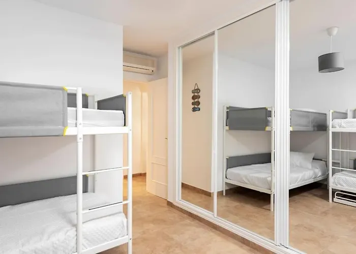 Apartmán 3 Bedroom Apartment, Next To The Beach, With Pool