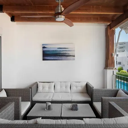 Lägenhet 3 Bedroom Apartment, Next To The Beach, With Pool *