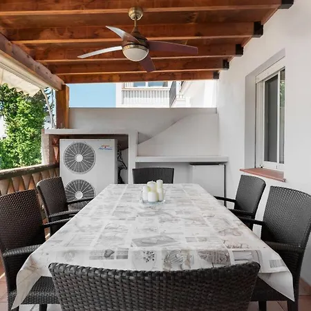 3 Bedroom Apartment, Next To The Beach, With Pool Lägenhet Marbella