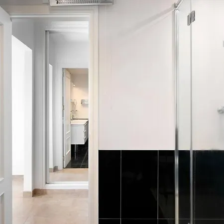 3 Bedroom Apartment, Next To The Beach, With Pool *