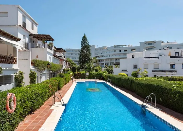 3 Bedroom Apartment, Next To The Beach, With Pool מארבלה