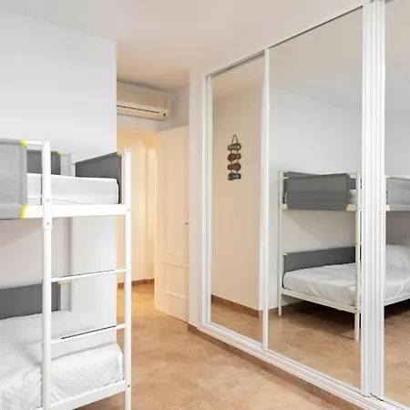 Апартаменты 3 Bedroom Apartment, Next To The Beach, With Pool