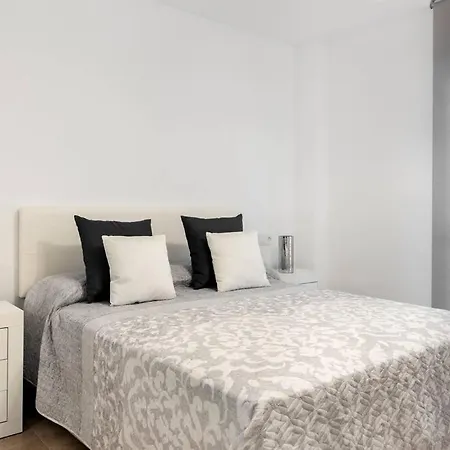 3 Bedroom Apartment, Next To The Beach, With Pool *