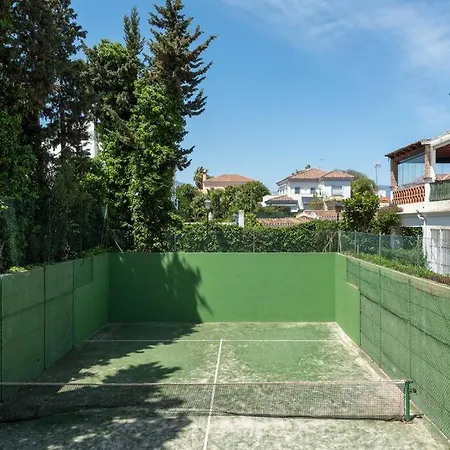 3 Bedroom Apartment, Next To The Beach, With Pool *