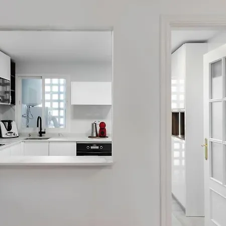公寓 3 Bedroom Apartment, Next To The Beach, With Pool