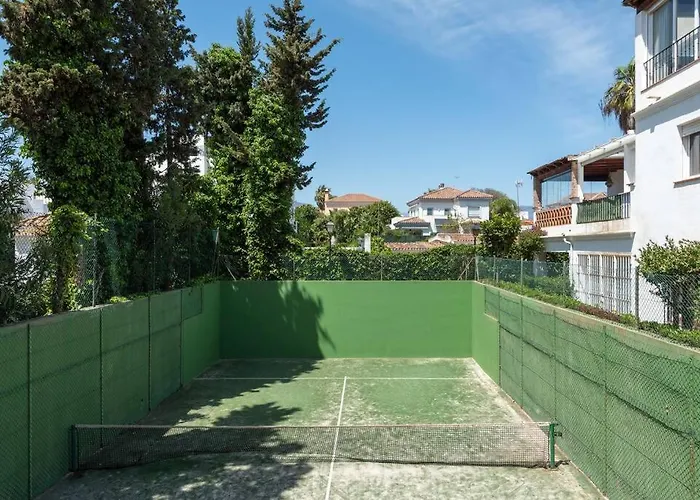 3 Bedroom Apartment, Next To The Beach, With Pool *