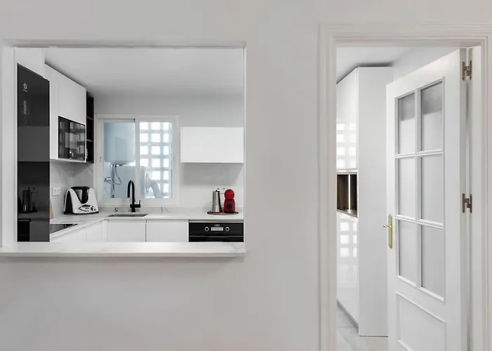 Appartamento 3 Bedroom Apartment, Next To The Beach, With Pool