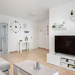 Apartamento 3 Bedroom Apartment, Next To The Beach, With Pool