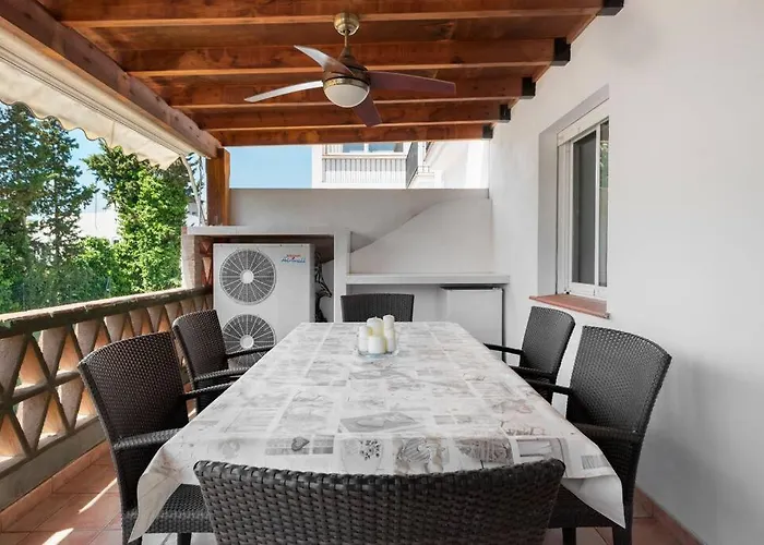 3 Bedroom Apartment, Next To The Beach, With Pool Apartman Marbella