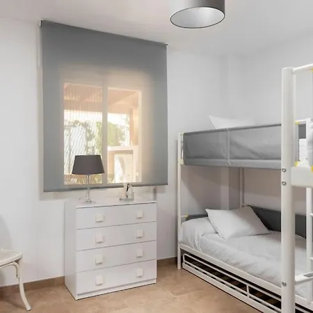 3 Bedroom Apartment, Next To The Beach, With Pool *